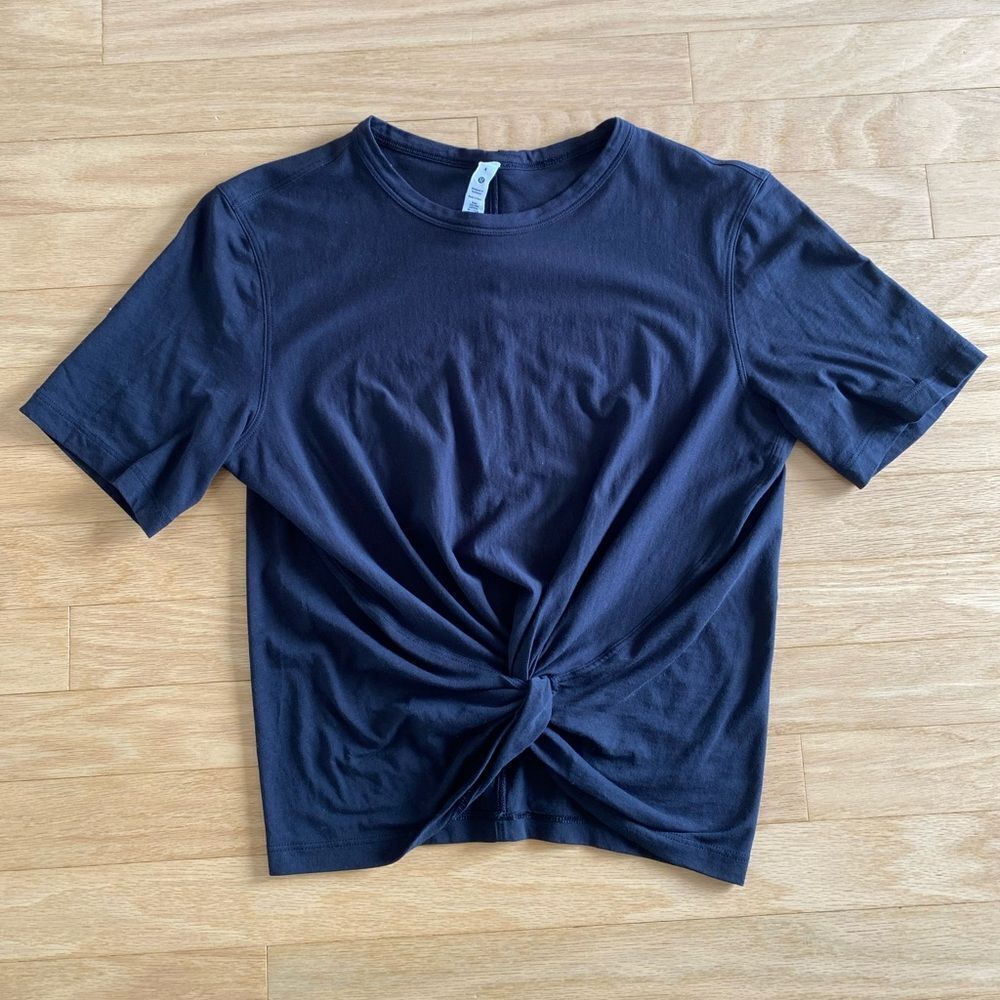 Lululemon - Black Crop T-Shirt Short Sleeve